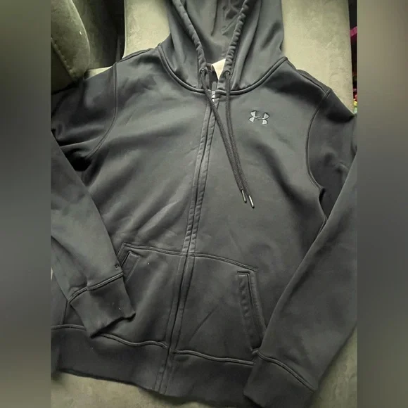 🛑 SOLD 🛑Under Armour Dual-Tone Hoodies in Gray and Black - Picture 3 of 4